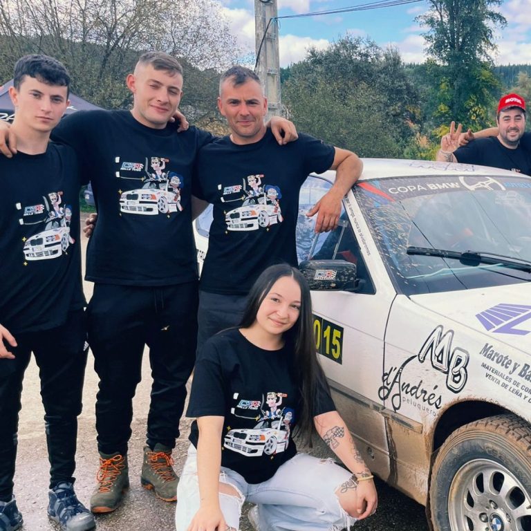 Camisetas personalizadas para peñas y grupos Grupo con camisetas personalizadas de Bierzogring para peñas, fiestas, equipos y actividades en grupo